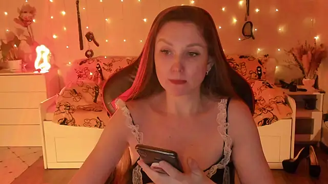 desperatehousewife   online show from 12/13/25, 08:04