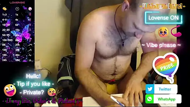 Snapshot of RealManHaveHairy chatting on 09/28/25, 04:30 RealManHaveHairy online show from 09/28/25, 04:30