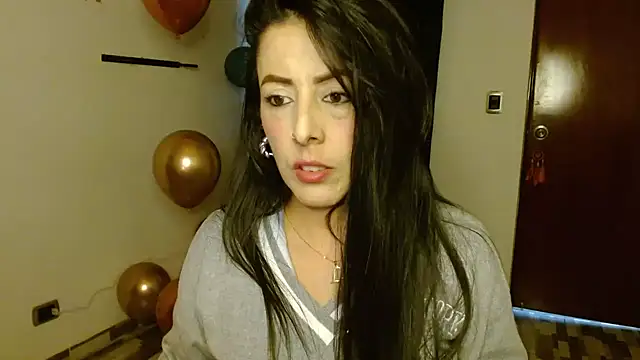 Snapshot of ella_peck chatting on 09/19/25, 04:27 ella peck online show from 09/19/25, 04:27