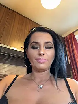 Hotmomcheckk  online show from 02/05/26, 08:10