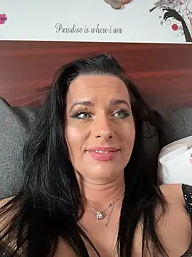 Hotmomcheckk  online show from 01/19/26, 11:47