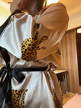 Hotmomcheckk  online show from 11/28/25, 11:43