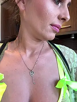 Hotmomcheckk  online show from 03/10/25, 09:34