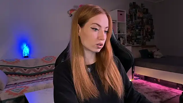 LinaWitch online show from 10/15/25, 11:51