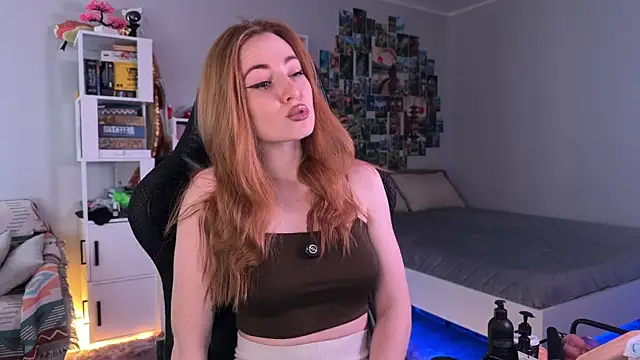 LinaWitch online show from 10/26/25, 11:10