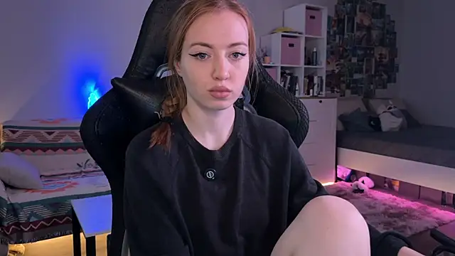 LinaWitch online show from 10/14/25, 08:26