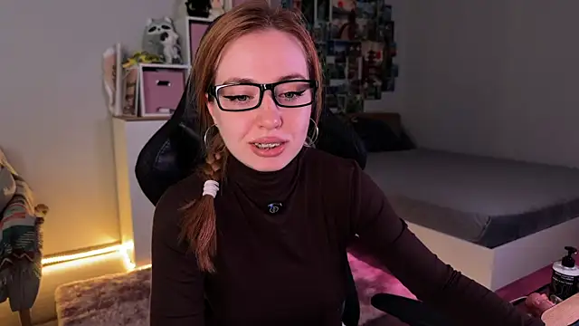 LinaWitch online show from 11/17/25, 06:17