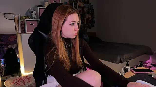 LinaWitch online show from 11/21/25, 01:43