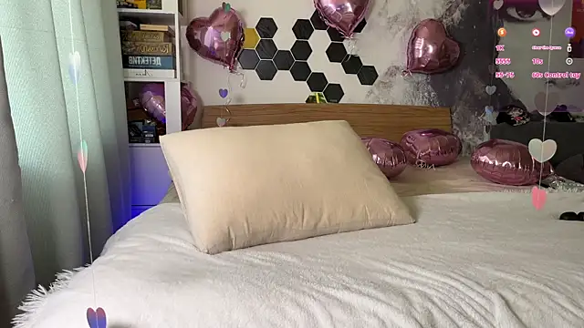 LinaWitch online show from 02/11/25, 08:05