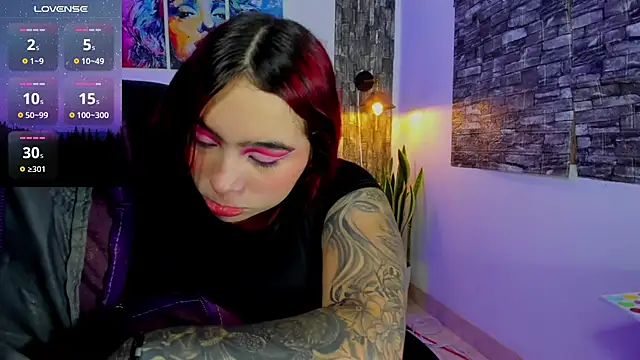 Snapshot of Ariadna_sc chatting on 10/28/25, 01:32 Ariadna sc online show from 10/28/25, 01:32