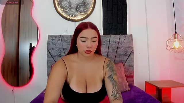 Snapshot of Ariadna_sc chatting on 02/27/25, 01:28 Ariadna sc online show from 02/27/25, 01:28