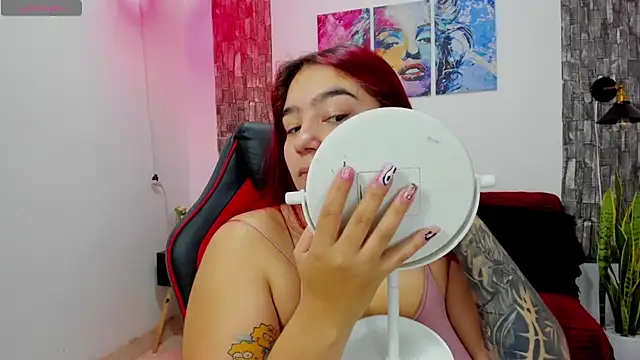 Snapshot of Ariadna_sc chatting on 10/04/25, 12:28 Ariadna sc online show from 10/04/25, 12:28