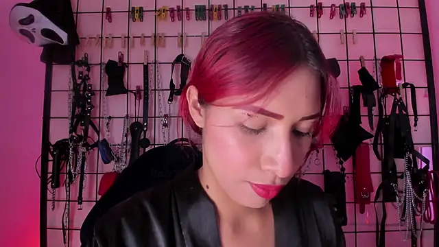 Snapshot of charrlotte_quinn chatting on 12/22/25, 03:23 charrlotte quinn online show from 12/22/25, 03:23