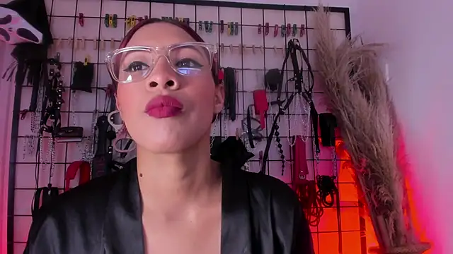 charrlotte quinn online show from 12/17/25, 03:50