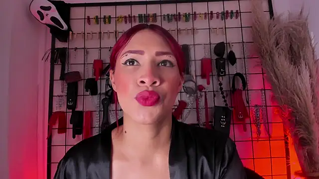 charrlotte quinn online show from 11/08/25, 03:48