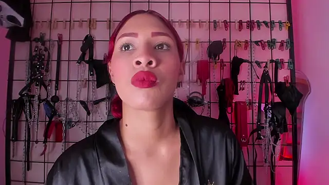 Snapshot of charrlotte_quinn chatting on 01/12/26, 03:08 charrlotte quinn online show from 01/12/26, 03:08