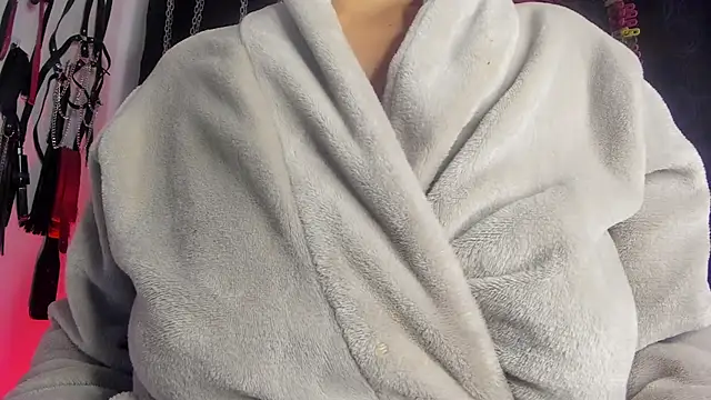 Snapshot of charrlotte_quinn chatting on 02/14/26, 03:23 charrlotte quinn online show from 02/14/26, 03:23