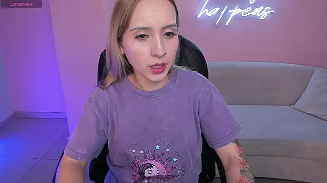 Snapshot of MollySundersX chatting on 07/19/26, 05:32 MollySundersX online show from 07/19/26, 05:32