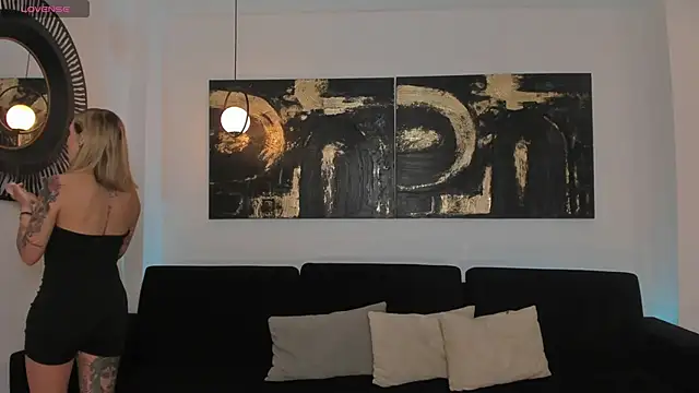 MollySundersX online show from 03/27/26, 08:54