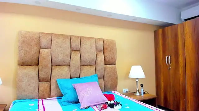 MiiaHot online show from 02/03/26, 07:52