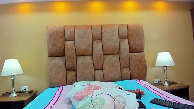 Snapshot of MiiaHot chatting on 12/04/25, 08:52 MiiaHot online show from 12/04/25, 08:52