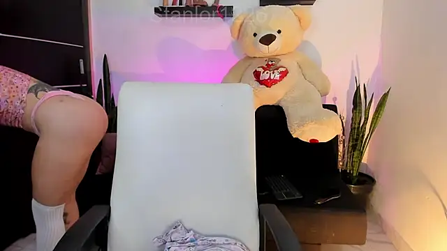 Snapshot of Stanlor1226 chatting on 10/09/25, 12:33 Stanlor1226 online show from 10/09/25, 12:33