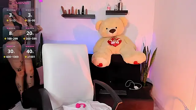 Snapshot of Stanlor1226 chatting on 10/04/25, 03:52 Stanlor1226 online show from 10/04/25, 03:52