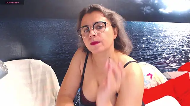 LadyAverrySquirt11 online show from 11/14/25, 04:27