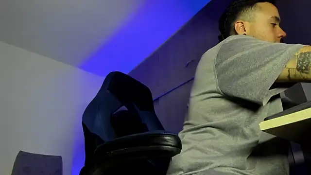 male pussy online show from 11/25/25, 04:02