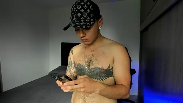 Snapshot of male_pussy chatting on 04/24/26, 05:15 male pussy online show from 04/24/26, 05:15