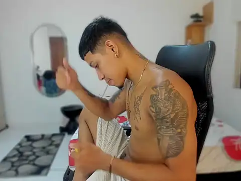 Snapshot of slim_master12 chatting on 09/16/25, 04:02 slim master12 online show from 09/16/25, 04:02