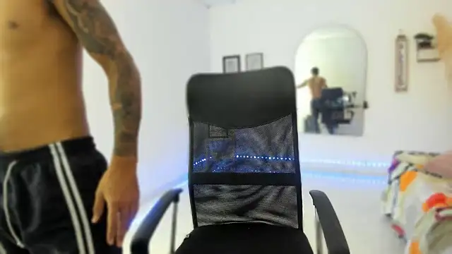 Snapshot of slim_master12 chatting on 11/15/25, 02:59 slim master12 online show from 11/15/25, 02:59