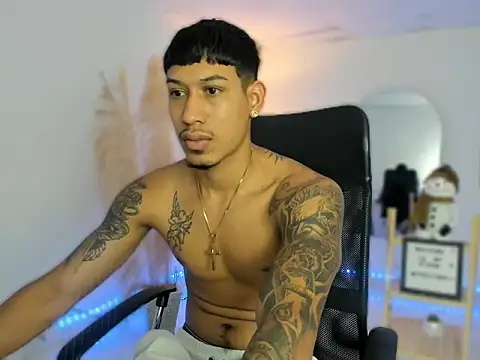 Snapshot of slim_master12 chatting on 12/03/25, 11:25 slim master12 online show from 12/03/25, 11:25