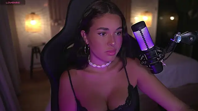 Snapshot of Lizhush_ chatting on 01/08/25, 05:37 Lizhush online show from 01/08/25, 05:37