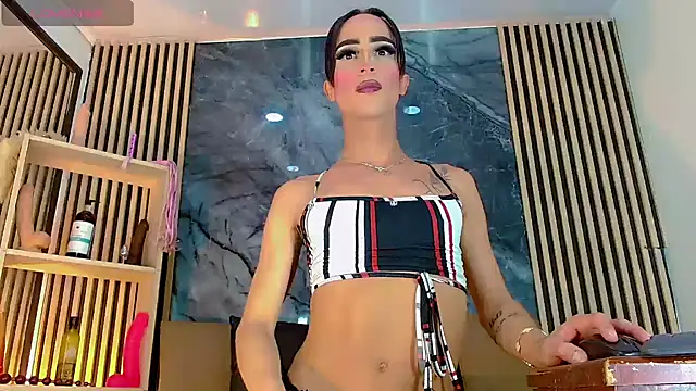 PriscilaRainbow online show from 11/17/25, 08:35