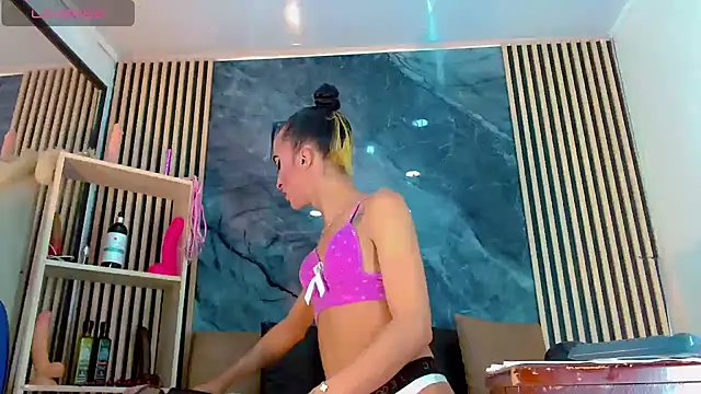 PriscilaRainbow online show from 11/22/25, 08:40