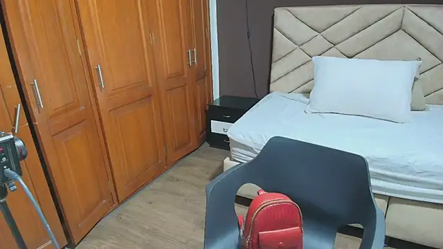 Raquel jones online show from 10/30/25, 12:47