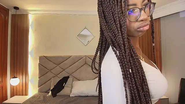 Snapshot of Raquel_jones chatting on 05/11/26, 12:17 Raquel jones online show from 05/11/26, 12:17