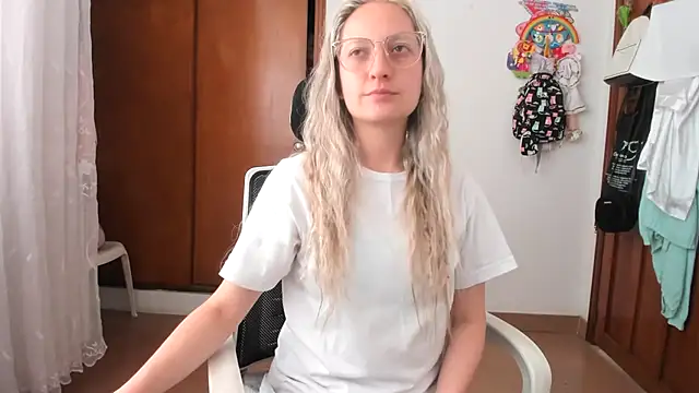 Snapshot of Adele_johnsonn1 chatting on 10/29/25, 03:11 Adele johnsonn1 online show from 10/29/25, 03:11