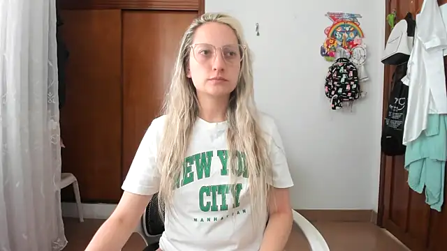 Snapshot of Adele_johnsonn1 chatting on 11/11/25, 03:40 Adele johnsonn1 online show from 11/11/25, 03:40