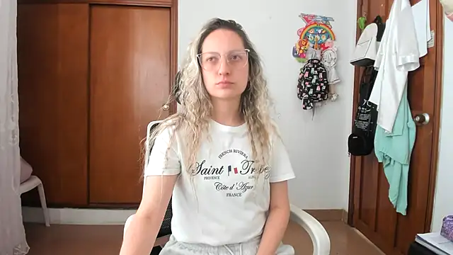 Snapshot of Adele_johnsonn1 chatting on 10/22/25, 03:00 Adele johnsonn1 online show from 10/22/25, 03:00