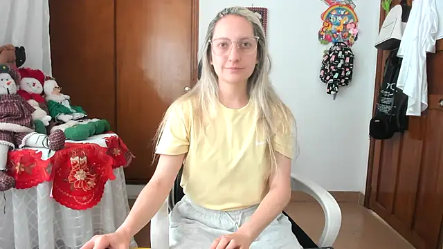 Snapshot of Adele_johnsonn1 chatting on 11/24/25, 03:45 Adele johnsonn1 online show from 11/24/25, 03:45