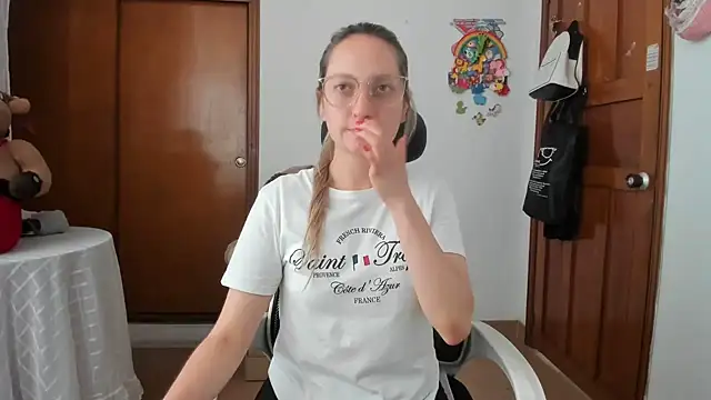 Snapshot of Adele_johnsonn1 chatting on 06/12/26, 02:48 Adele johnsonn1 online show from 06/12/26, 02:48