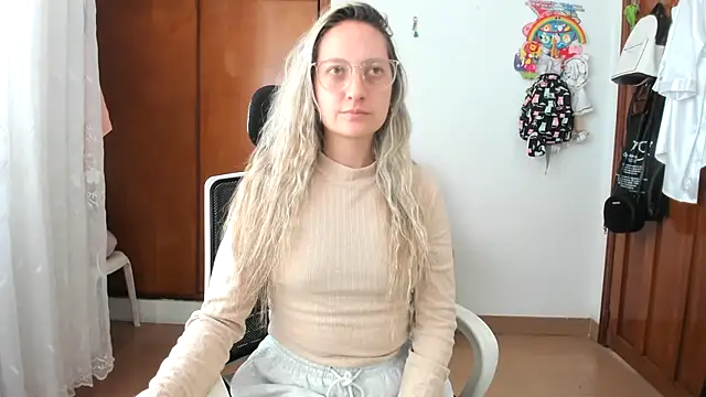 Snapshot of Adele_johnsonn1 chatting on 10/20/25, 03:56 Adele johnsonn1 online show from 10/20/25, 03:56