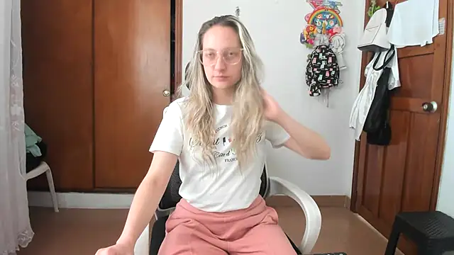 Snapshot of Adele_johnsonn1 chatting on 10/09/25, 03:01 Adele johnsonn1 online show from 10/09/25, 03:01