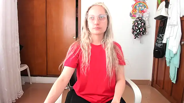 Snapshot of Adele_johnsonn1 chatting on 11/04/25, 04:44 Adele johnsonn1 online show from 11/04/25, 04:44