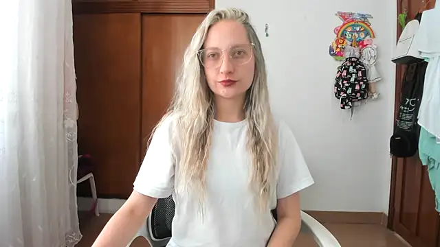 Snapshot of Adele_johnsonn1 chatting on 10/30/25, 03:42 Adele johnsonn1 online show from 10/30/25, 03:42