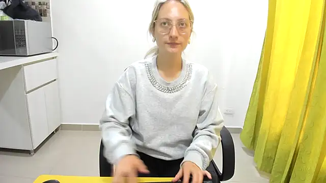 Snapshot of Adele_johnsonn1 chatting on 03/13/25, 02:55 Adele johnsonn1 online show from 03/13/25, 02:55