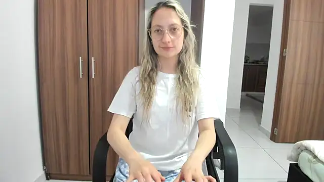 Snapshot of Adele_johnsonn1 chatting on 09/09/25, 02:37 Adele johnsonn1 online show from 09/09/25, 02:37