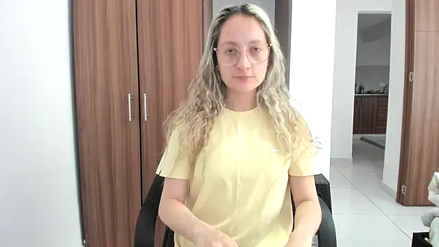 Snapshot of Adele_johnsonn1 chatting on 09/15/25, 03:34 Adele johnsonn1 online show from 09/15/25, 03:34